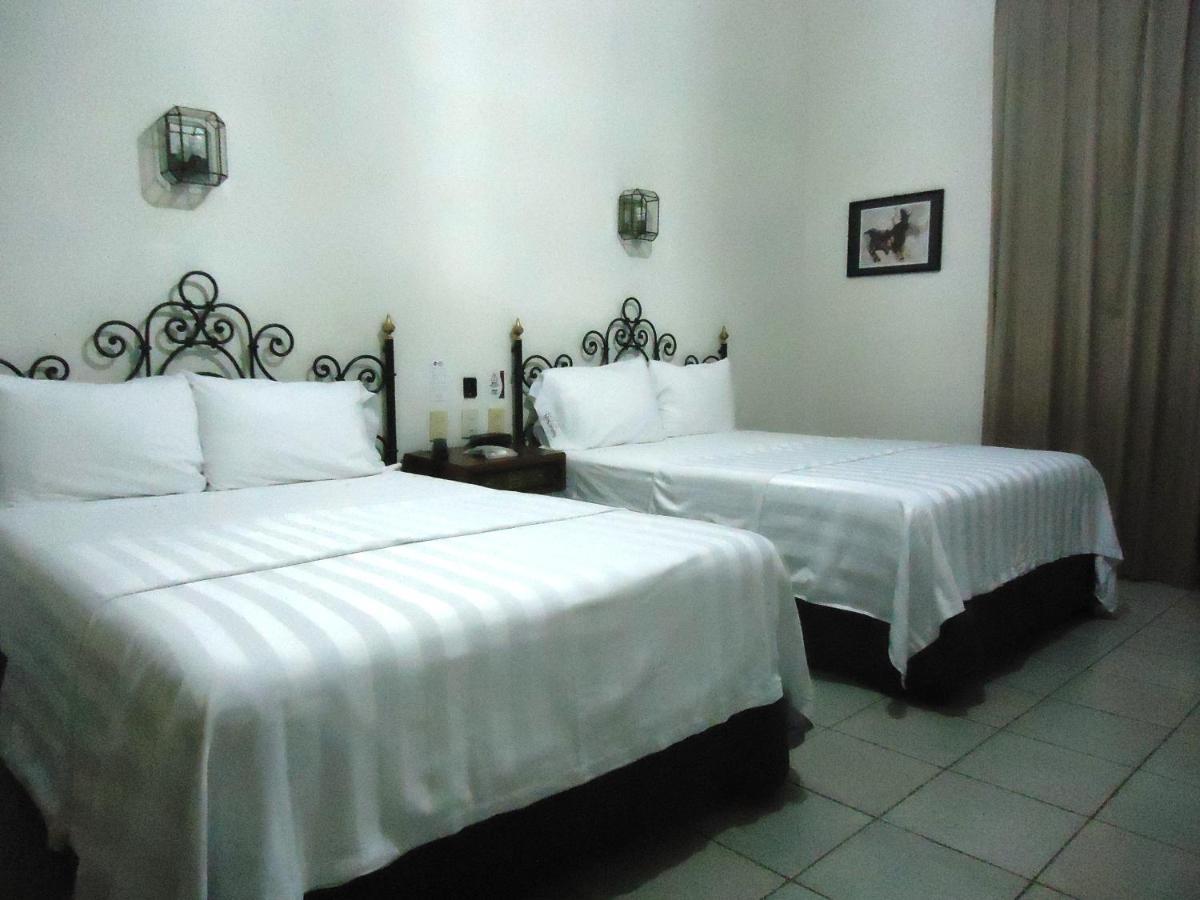 Hotel Concierge Plaza Колима Екстериор снимка