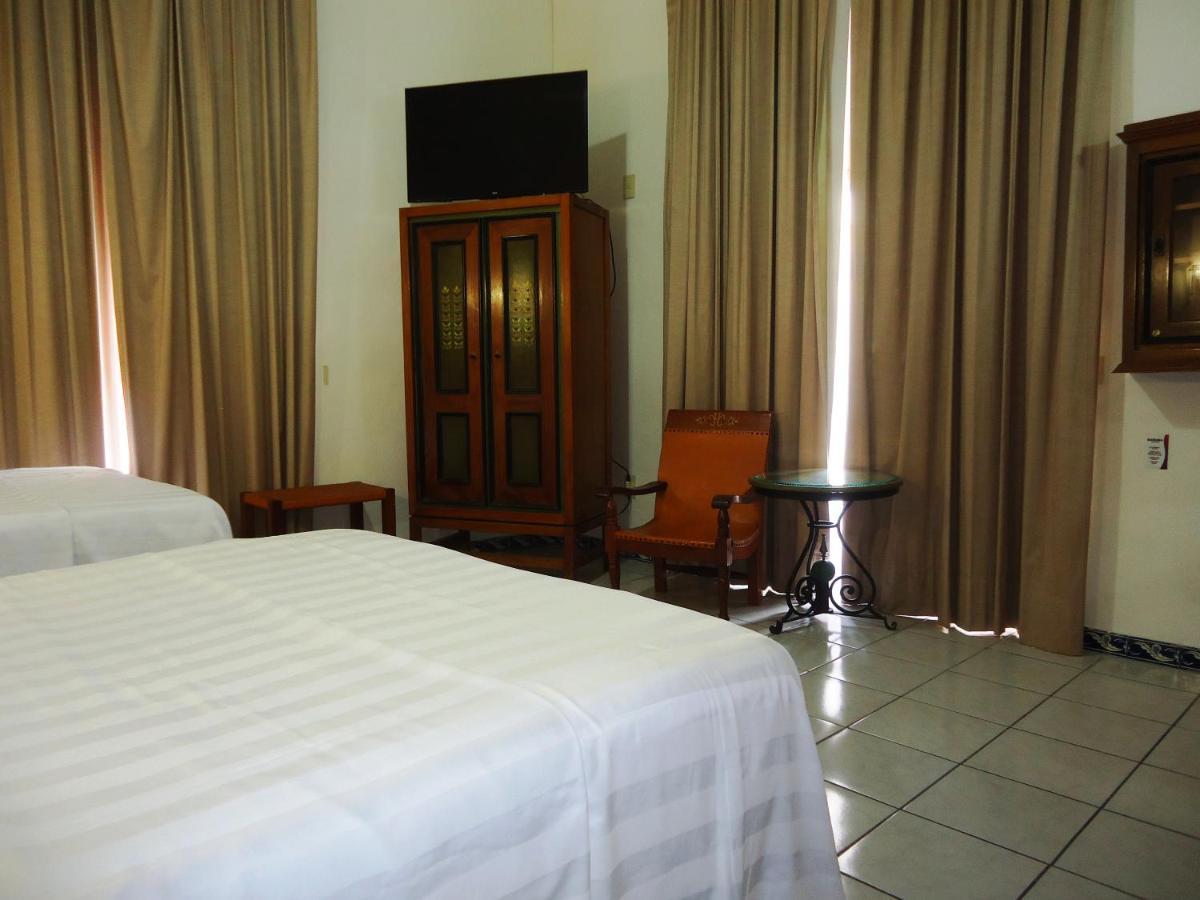 Hotel Concierge Plaza Колима Екстериор снимка