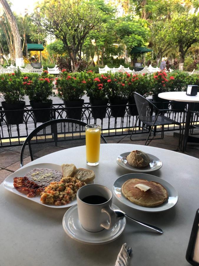 Hotel Concierge Plaza Колима Екстериор снимка