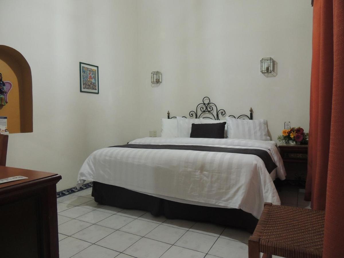 Hotel Concierge Plaza Колима Екстериор снимка
