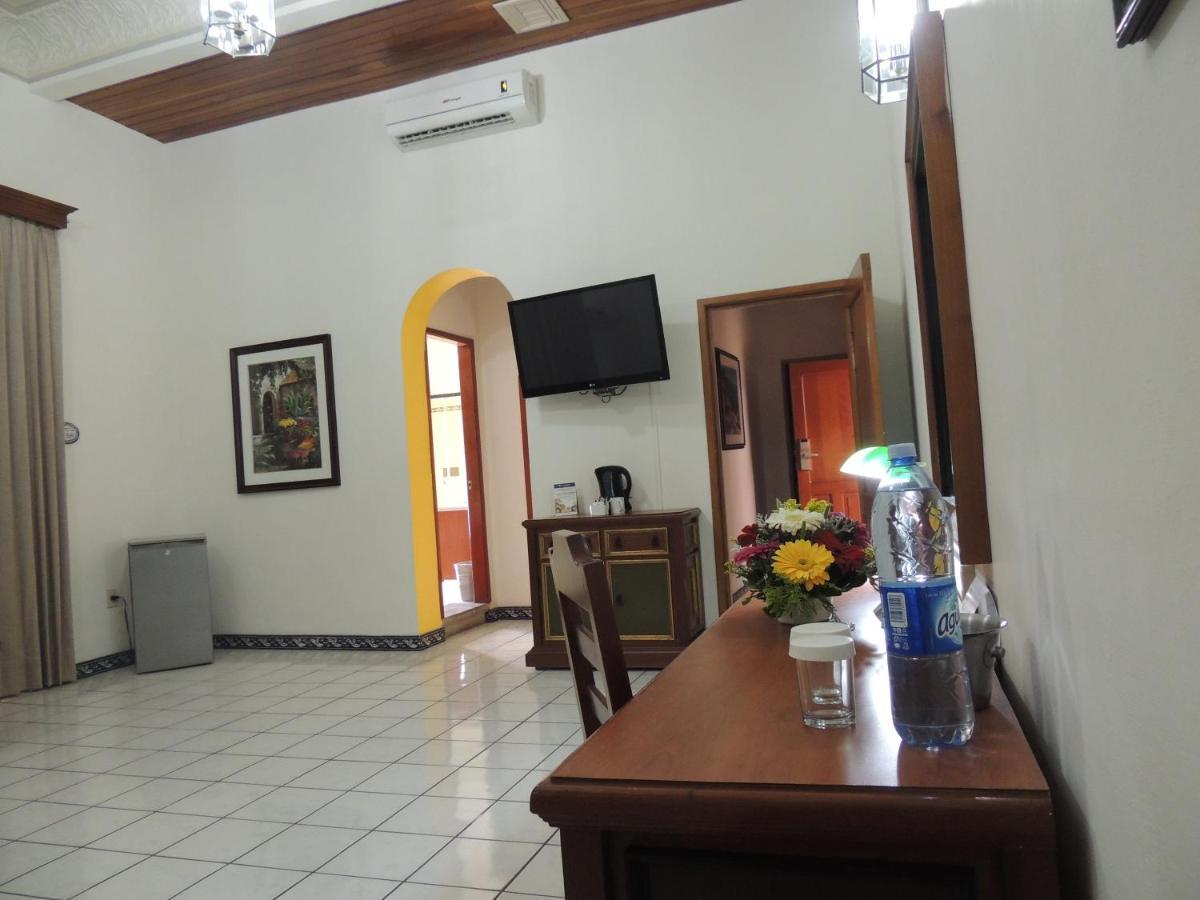 Hotel Concierge Plaza Колима Екстериор снимка