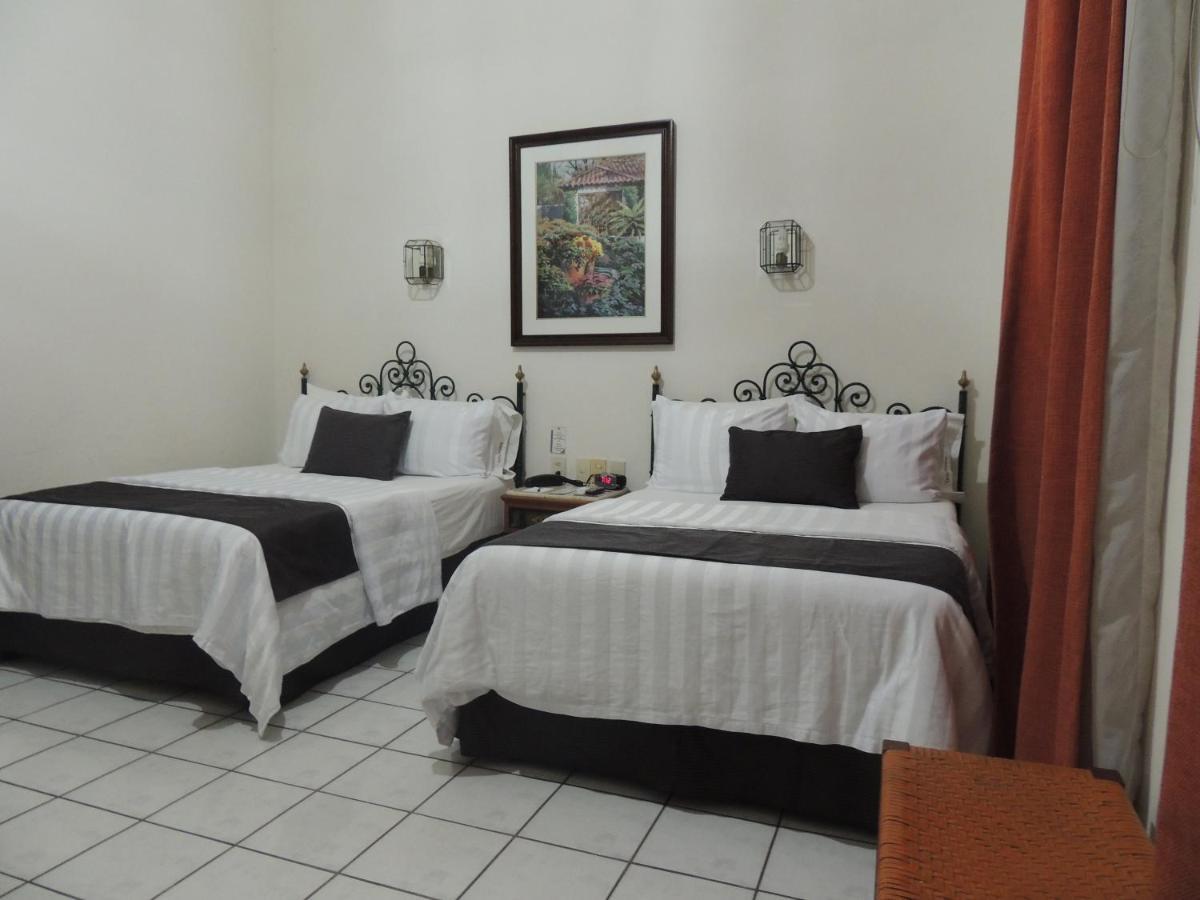 Hotel Concierge Plaza Колима Екстериор снимка