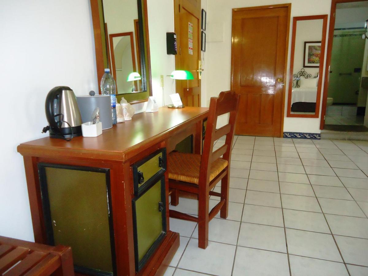 Hotel Concierge Plaza Колима Екстериор снимка
