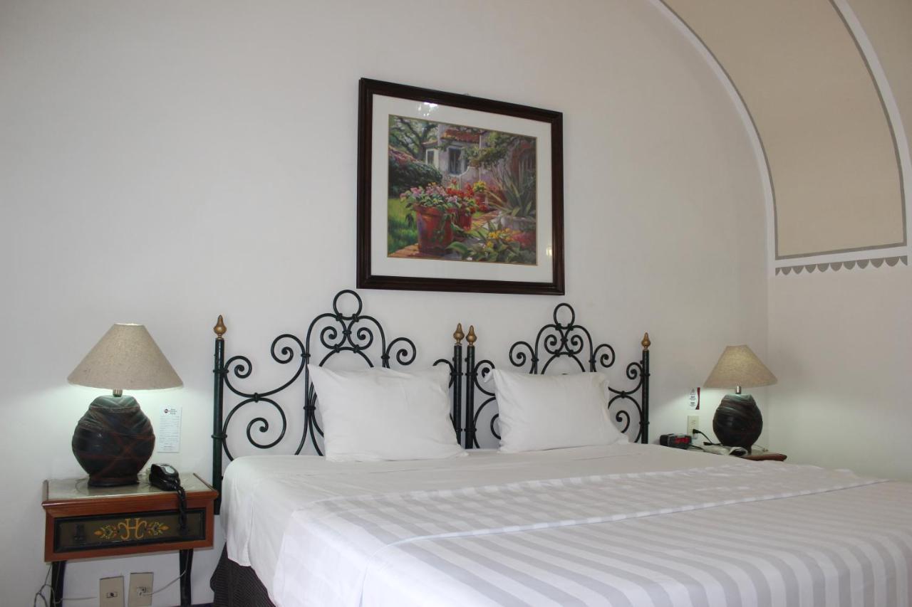 Hotel Concierge Plaza Колима Екстериор снимка