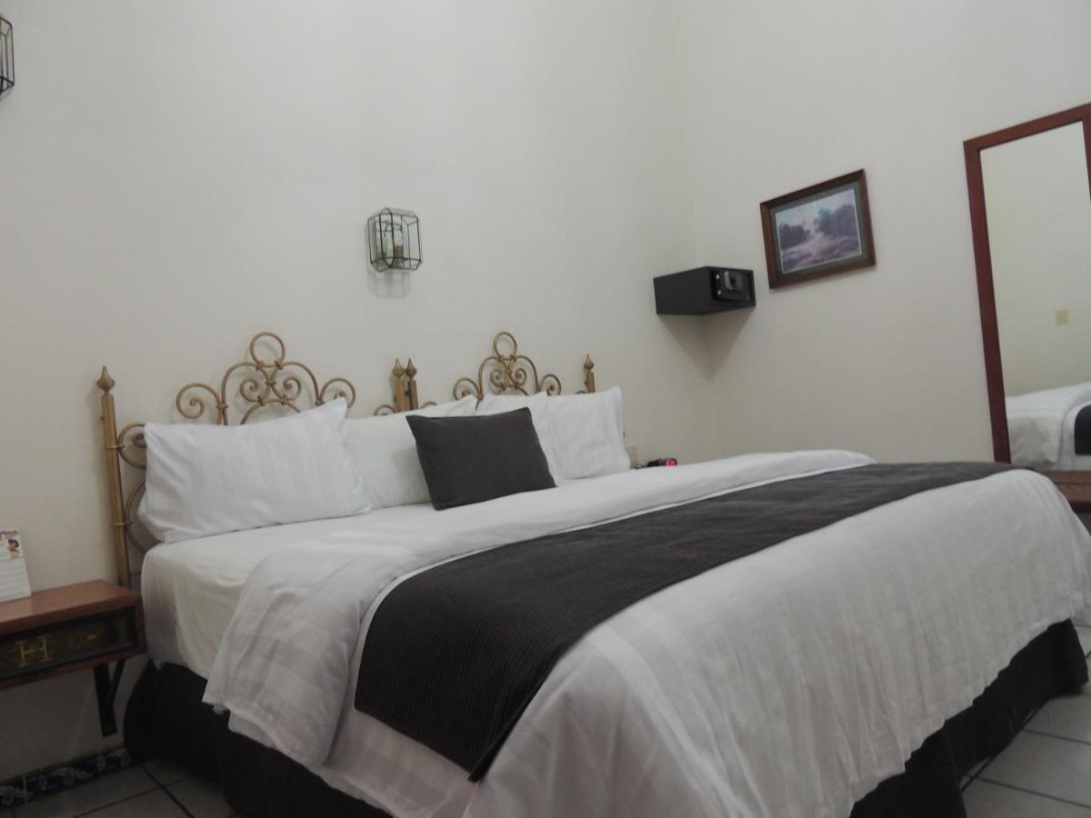 Hotel Concierge Plaza Колима Екстериор снимка