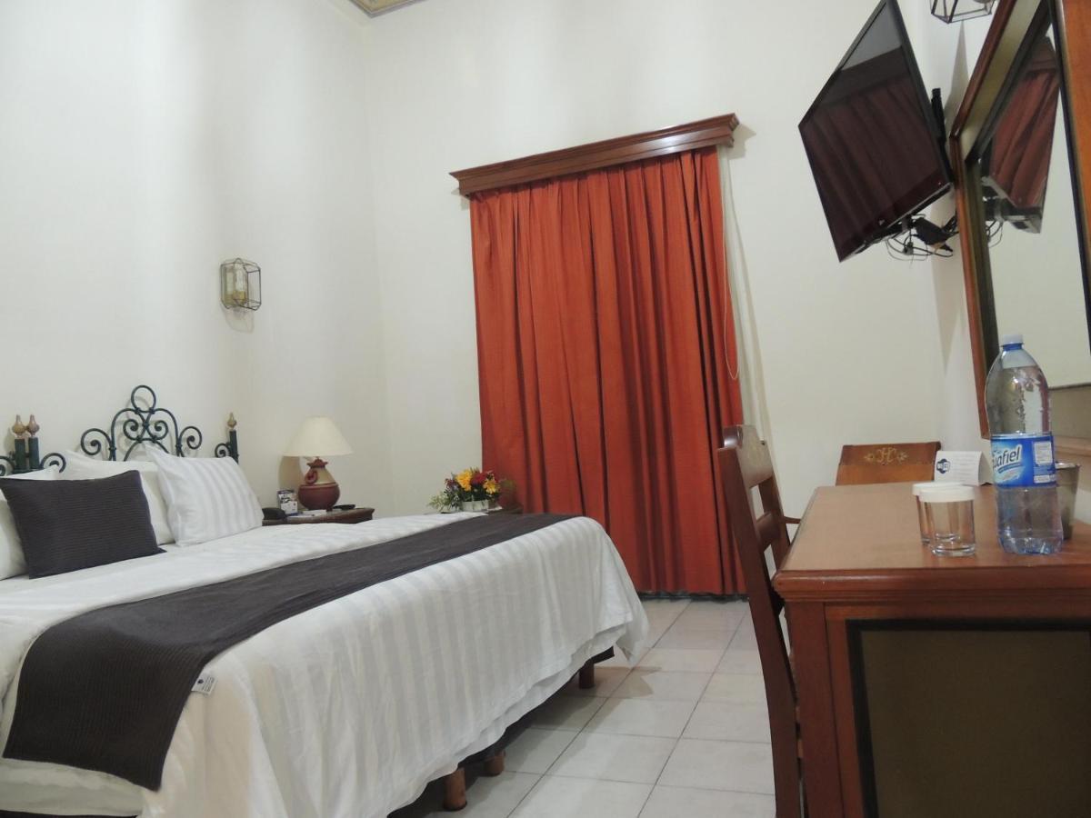 Hotel Concierge Plaza Колима Екстериор снимка